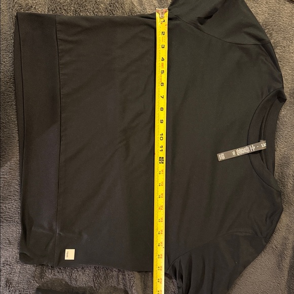 Vuori Charcoal Crew Neck Top - Picture 4 of 4